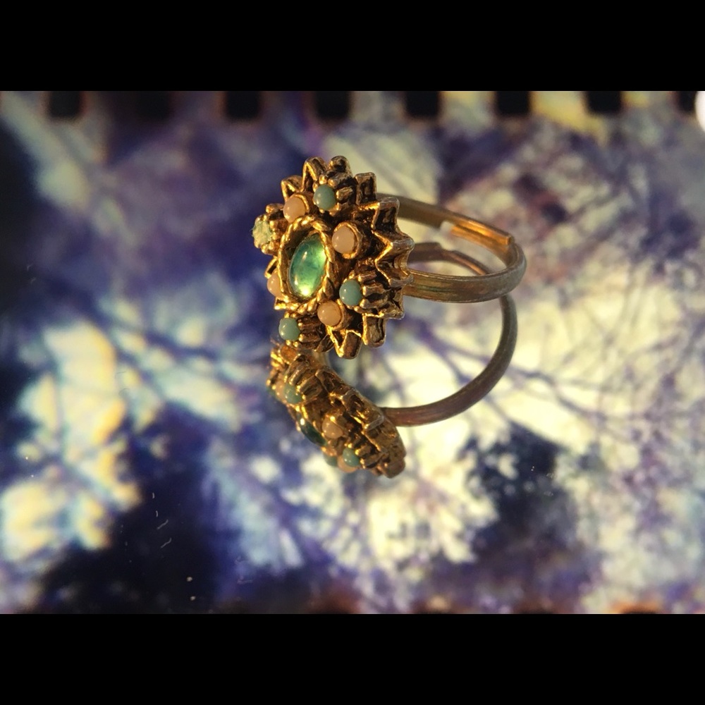 Vintage gold ring with gemstones
